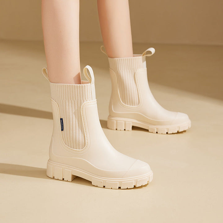 VALERIE waterproof ankle boots with chunky lug sole and ribbed collar, pull handles