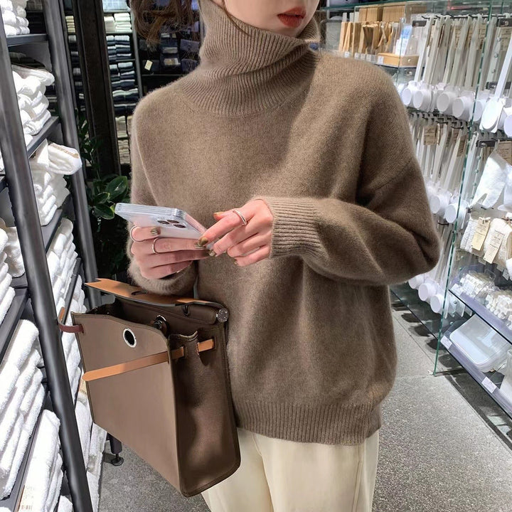 Women's relaxed ribbed turtleneck sweater with long sleeves