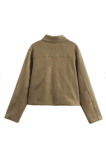 Women's beige cropped jacket with pointed collar, long sleeves and flap pockets
