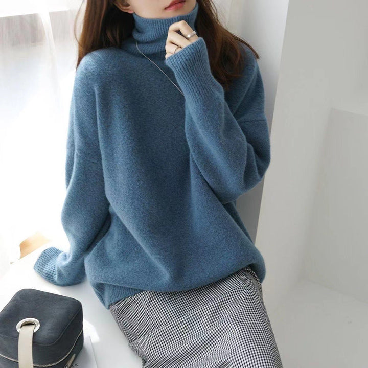 Women's relaxed ribbed turtleneck sweater with long sleeves