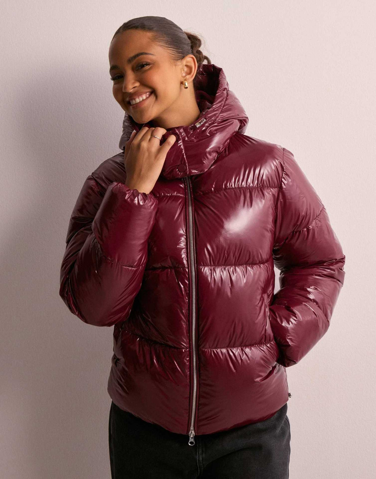 Women's glossy quilted hooded puffer jacket with front zipper and side pockets