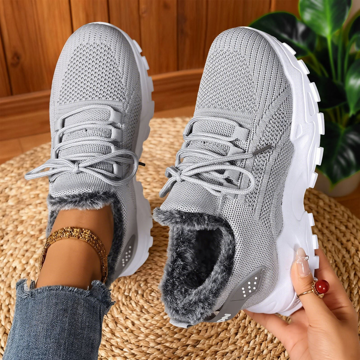 Women's fleece-lined lace-up sneakers with chunky lugged soles