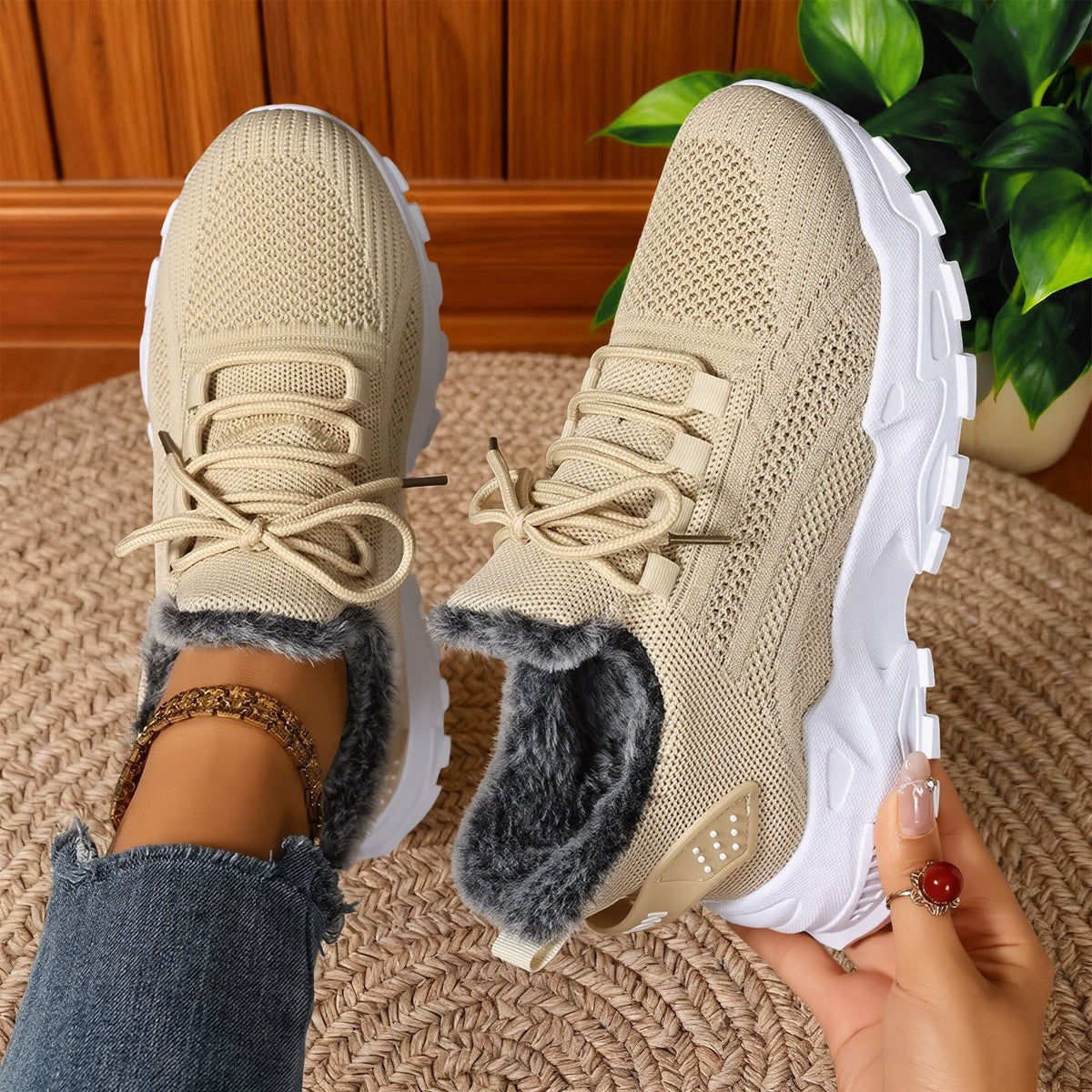 Women's fleece-lined lace-up sneakers with chunky lugged soles