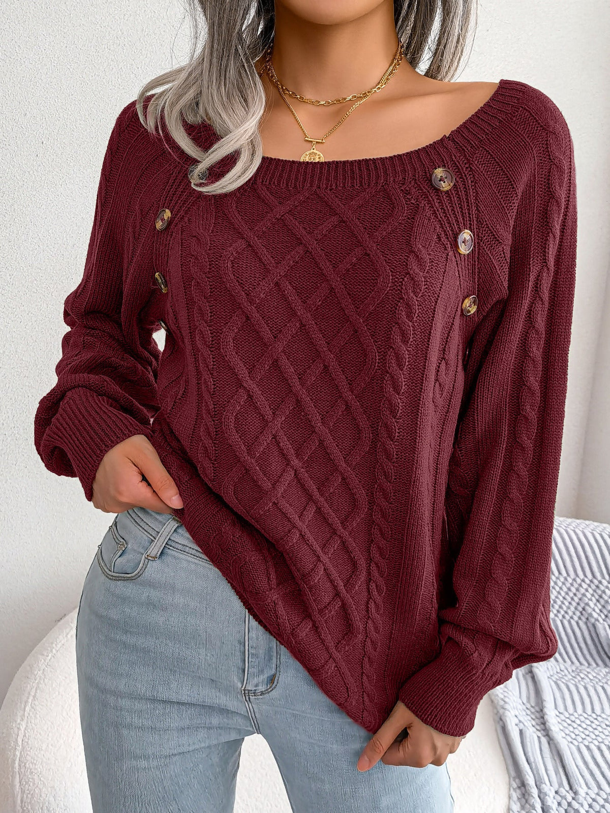 Women's textured knit sweater with diamond pattern, long sleeves and shoulder buttons