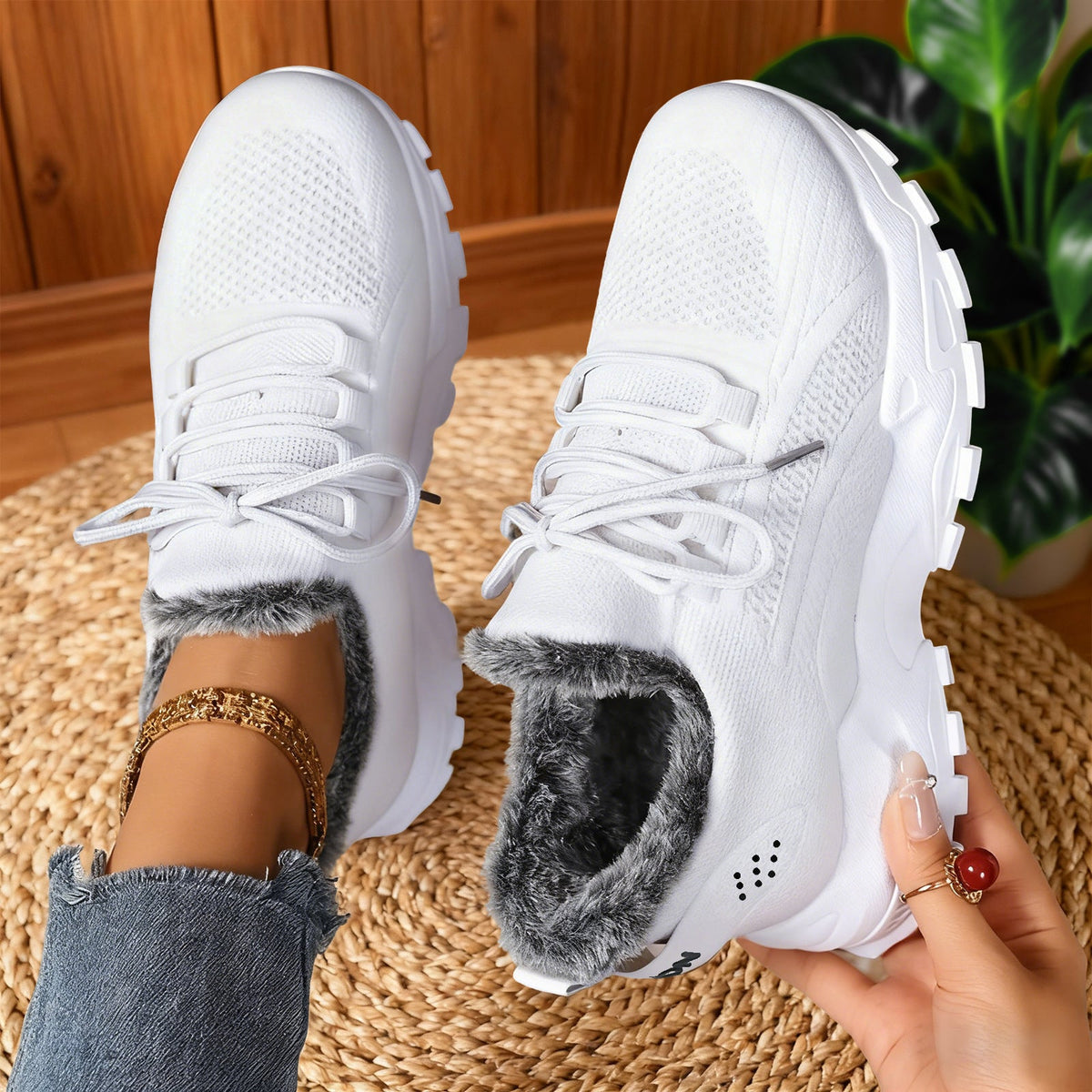 Women's fleece-lined lace-up sneakers with chunky lugged soles