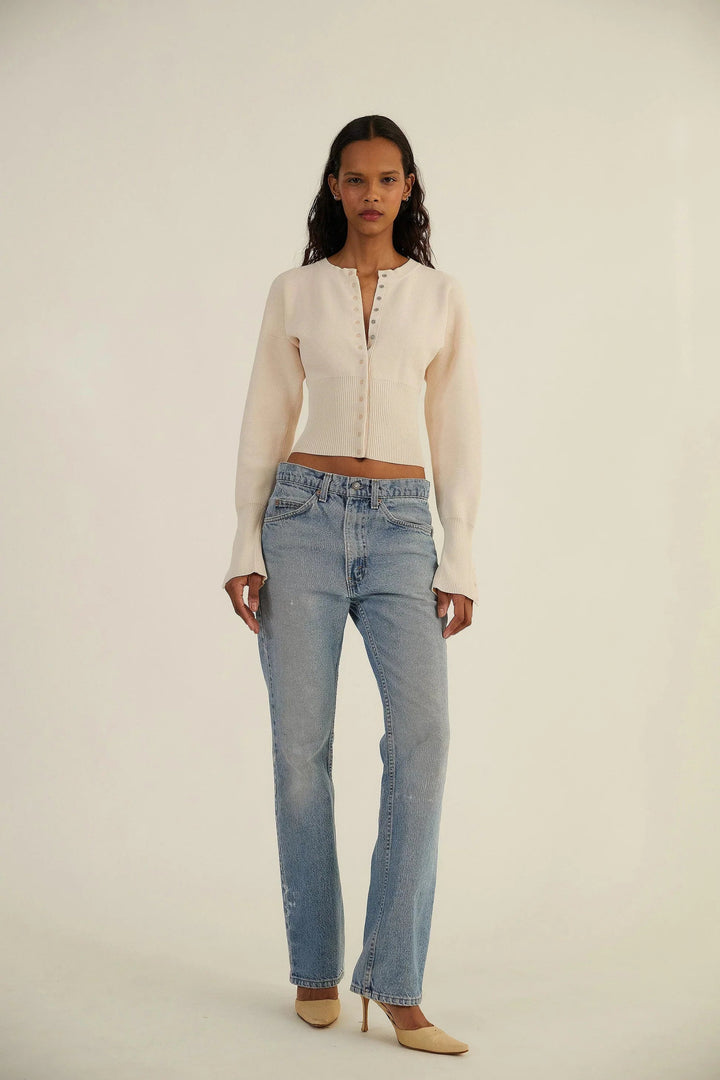 Women's cropped button-up cardigan with long sleeves
