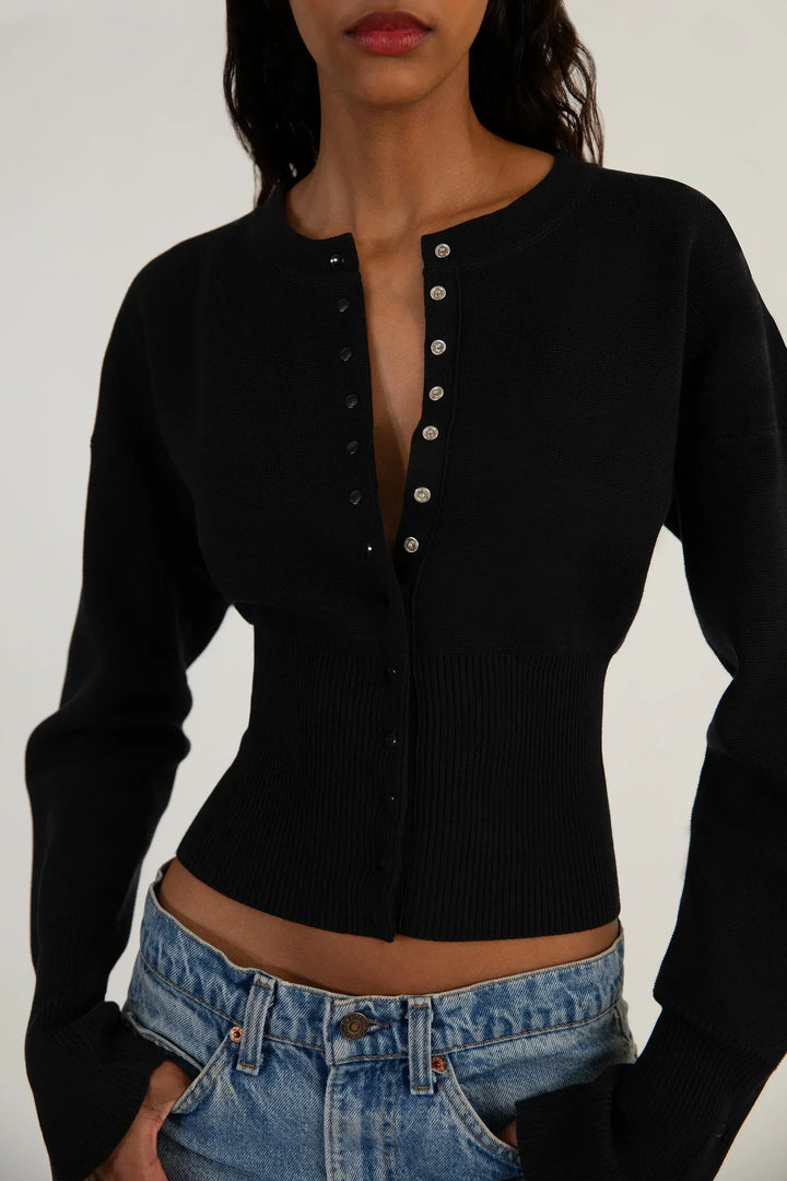 Women's cropped button-up cardigan with long sleeves
