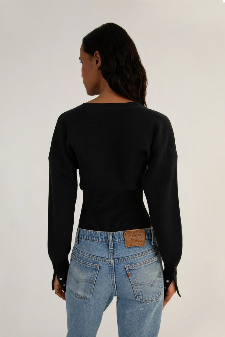 Women's cropped button-up cardigan with long sleeves