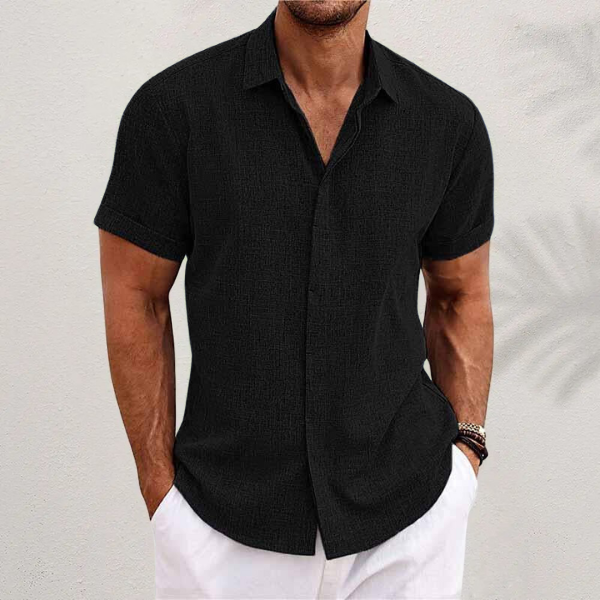 Men's short sleeve collared button shirt in relaxed fit