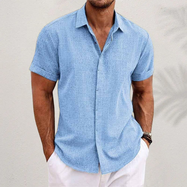 Men's short sleeve collared button shirt in relaxed fit