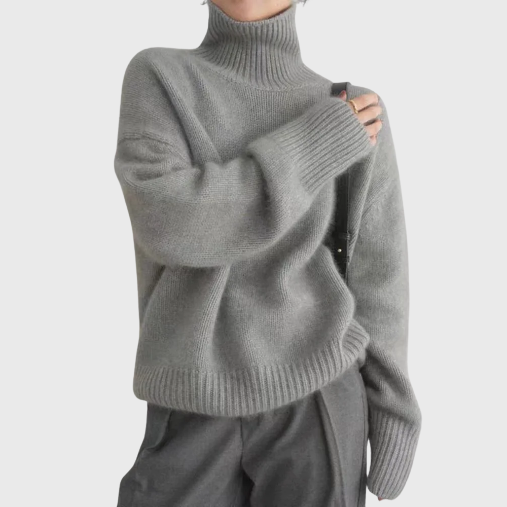 Women's long-sleeve ribbed turtleneck sweater with relaxed fit