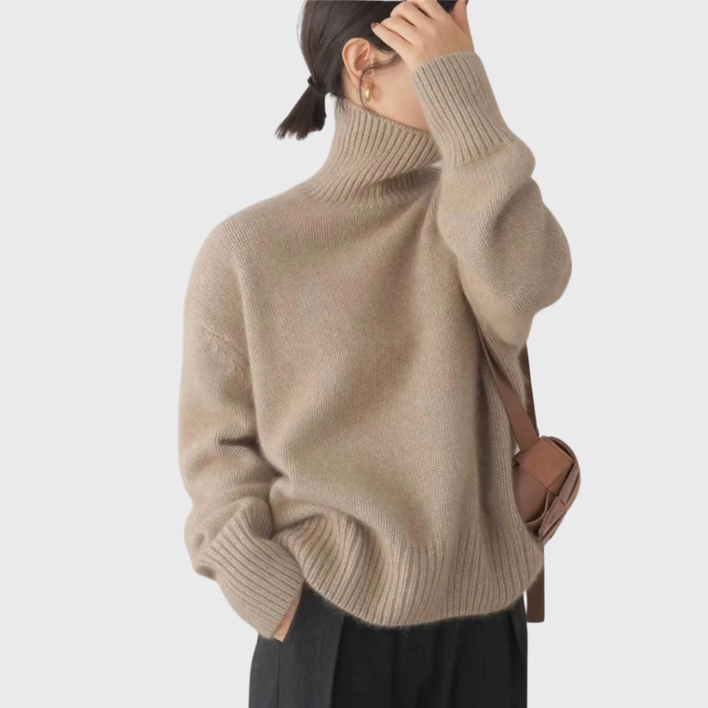 Women's long-sleeve ribbed turtleneck sweater with relaxed fit