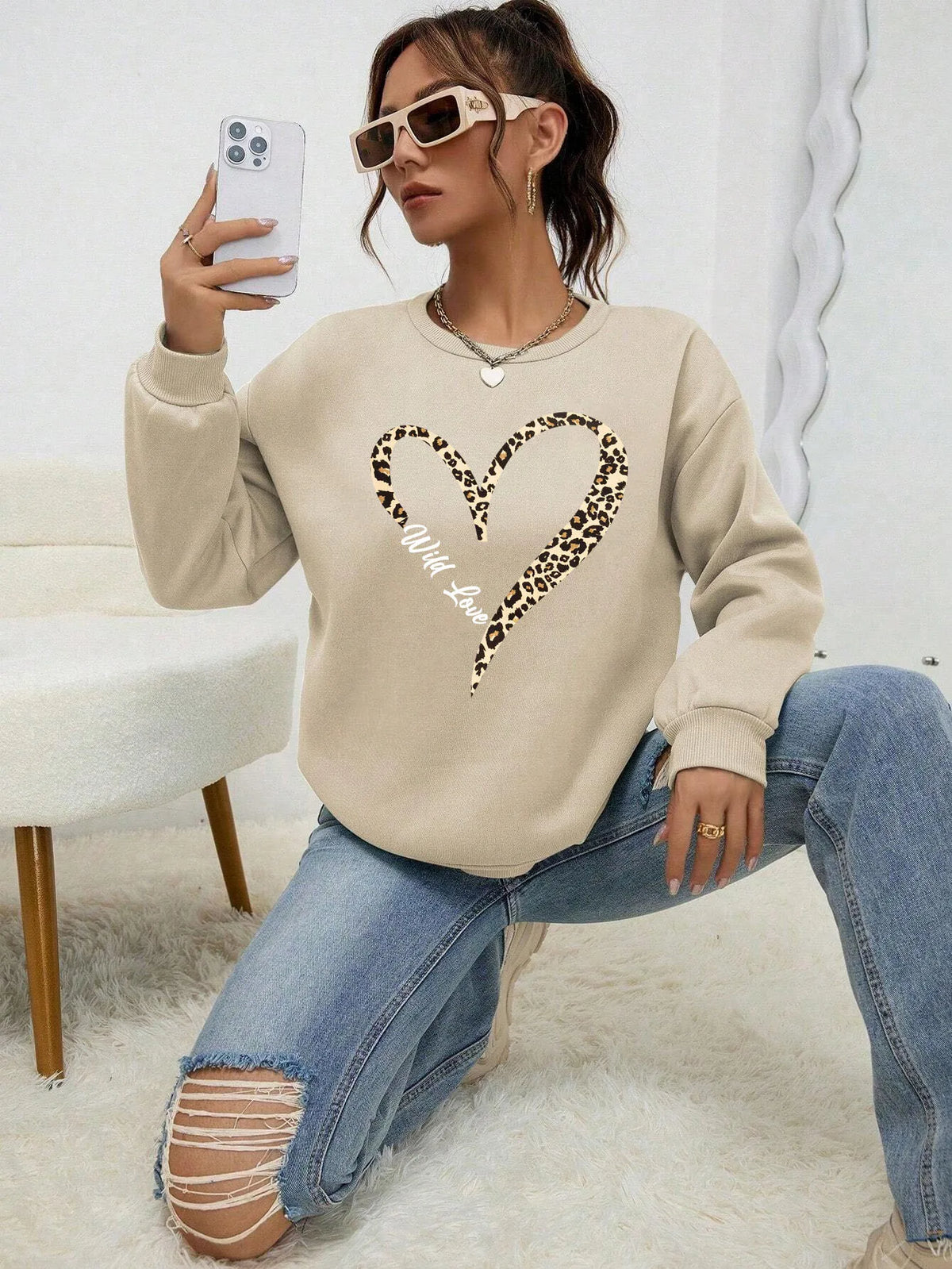 Women's sweatshirt with leopard-print heart graphic, crew neckline and long sleeves