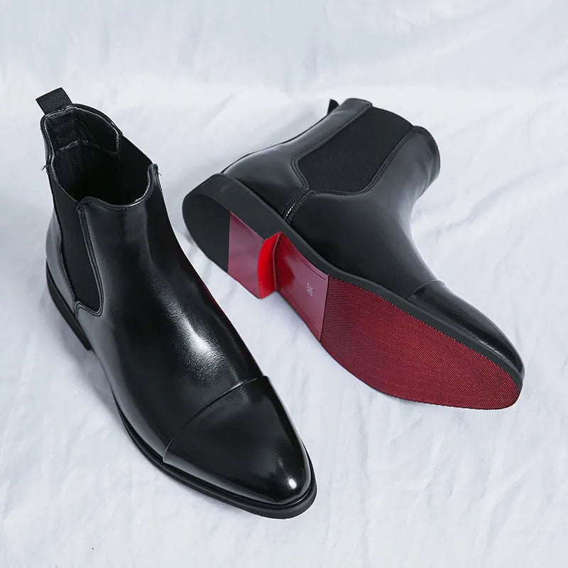 Men's Chelsea boots with elastic side panels, square toes and low heels