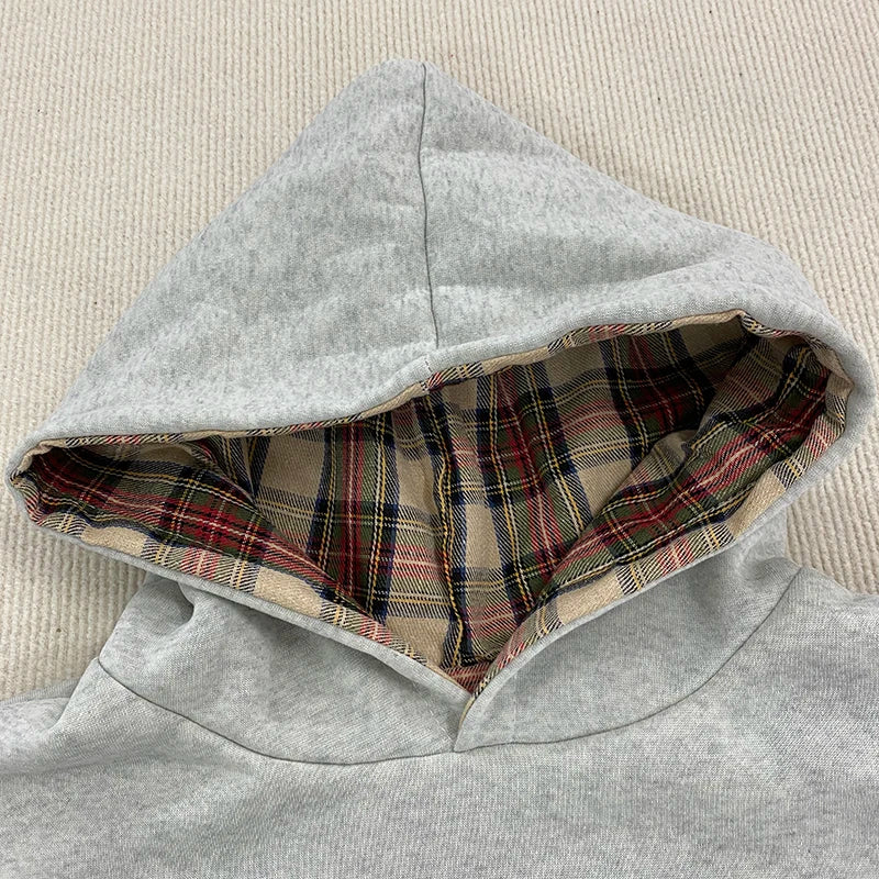 Loose hooded sweatshirt with plaid lining and kangaroo pocket