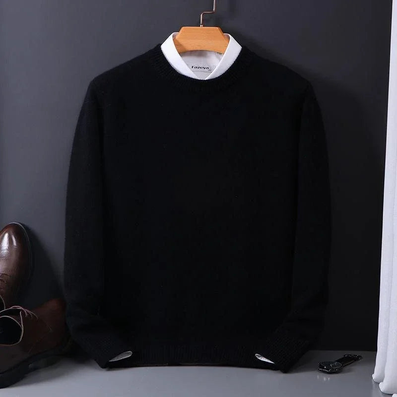 Men's plain crew neck knit sweater with long sleeves