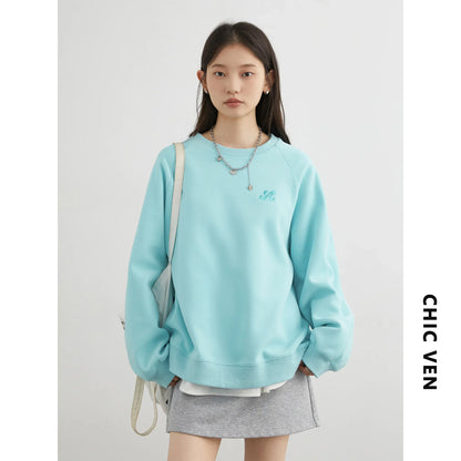 Women's crew neck sweatshirt with long sleeves and embroidered chest logo