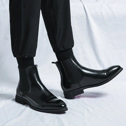 Men's Chelsea boots with elastic side panels, square toes and low heels