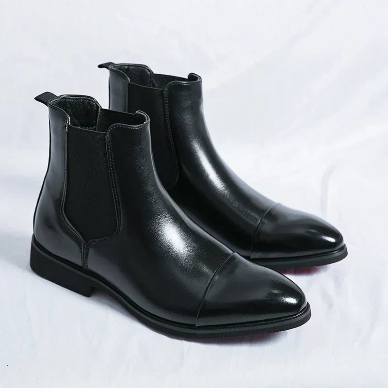 Men's Chelsea boots with elastic side panels, square toes and low heels