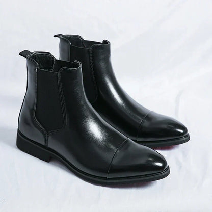 Men's Chelsea boots with elastic side panels, square toes and low heels