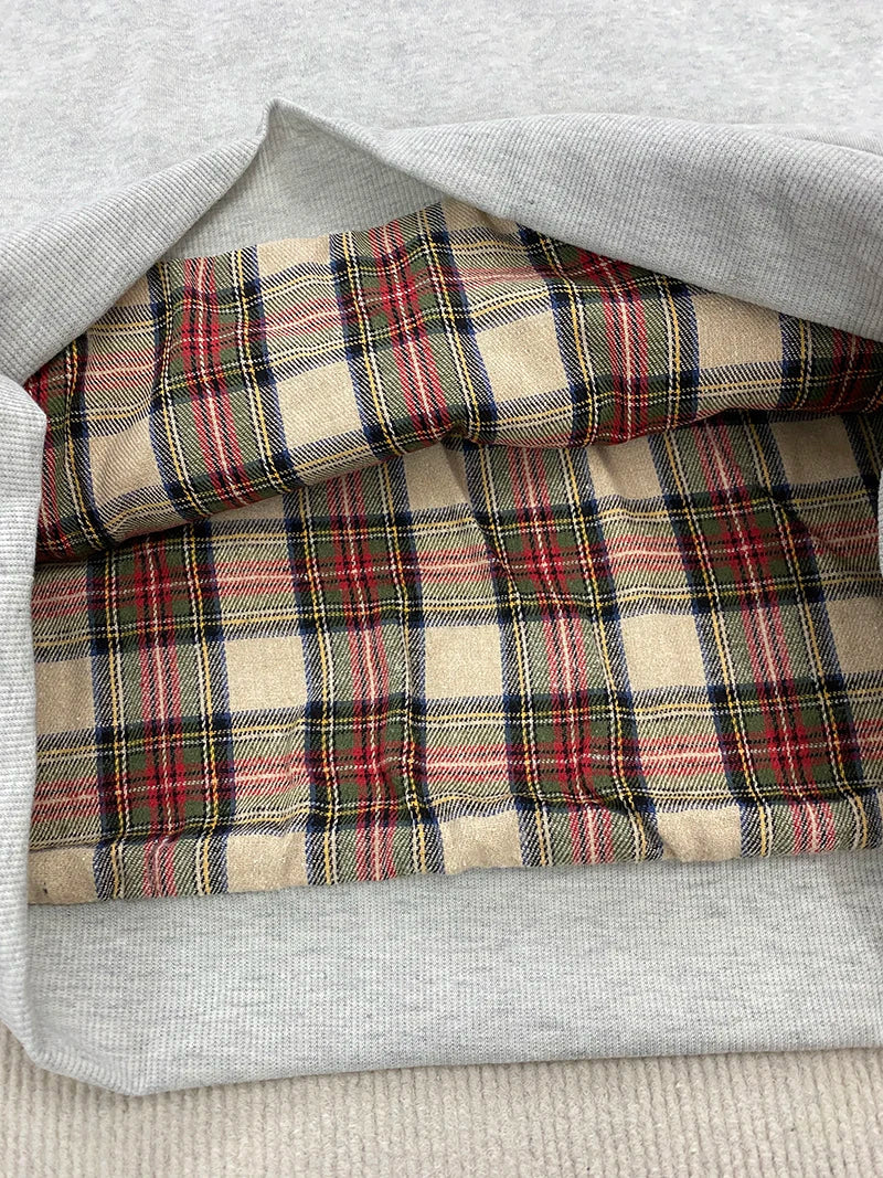 Loose hooded sweatshirt with plaid lining and kangaroo pocket