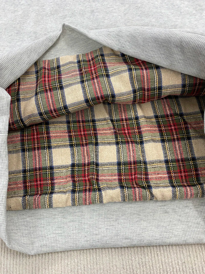 Loose hooded sweatshirt with plaid lining and kangaroo pocket