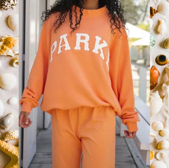 Women's pink oversized crewneck sweatshirt with letter graphic