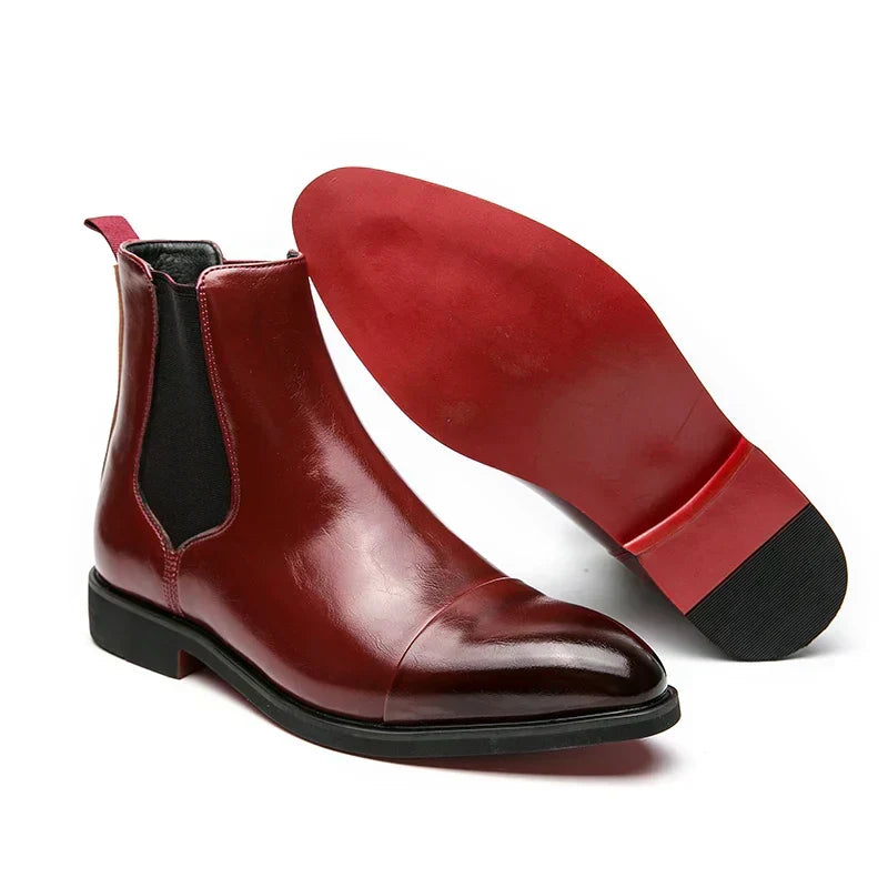 Men's Chelsea boots with elastic side panels, square toes and low heels