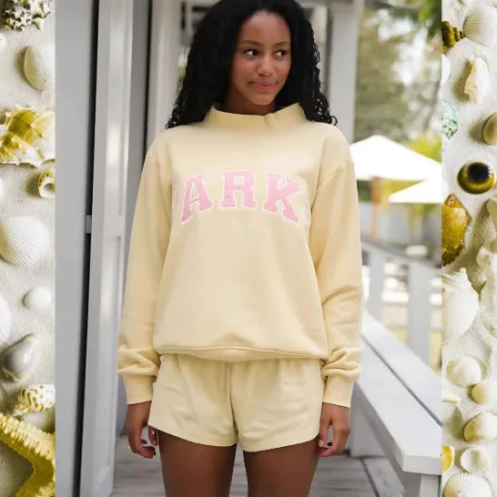Women's pink oversized crewneck sweatshirt with letter graphic