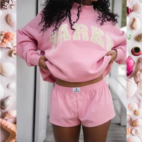 Women's pink oversized crewneck sweatshirt with letter graphic
