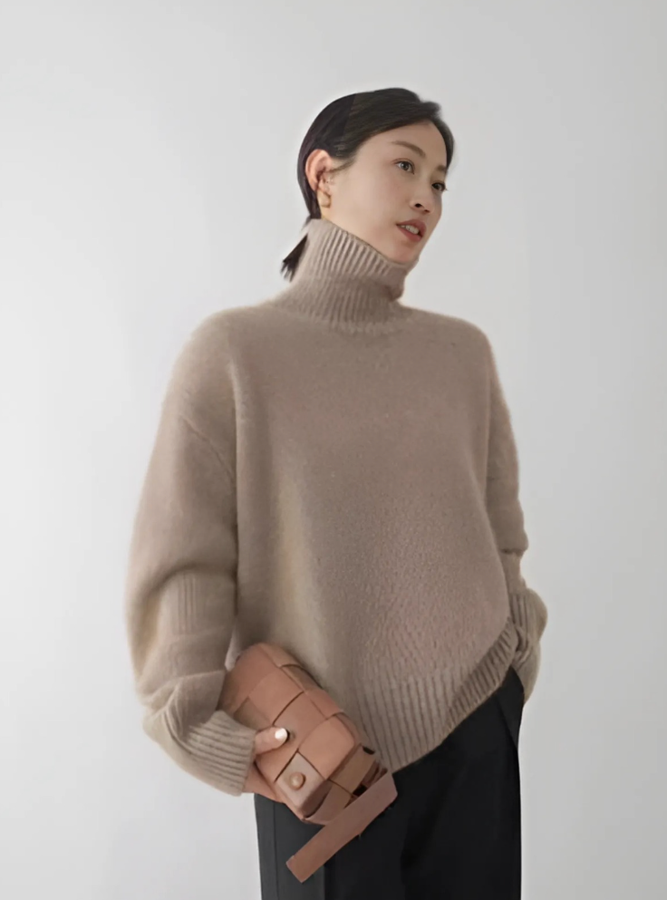 Women's relaxed turtleneck sweater with long sleeves and ribbed trims