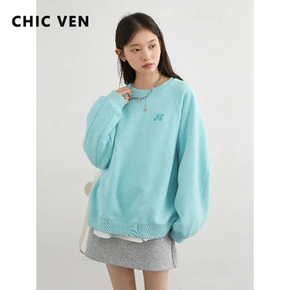 Women's crew neck sweatshirt with long sleeves and embroidered chest logo