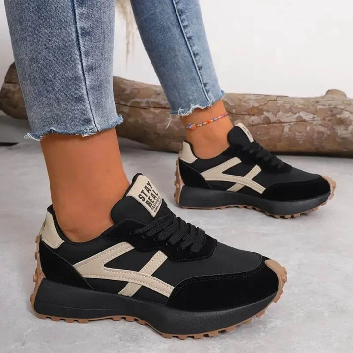 Women's panelled lace-up sneakers with rounded toes and treaded soles