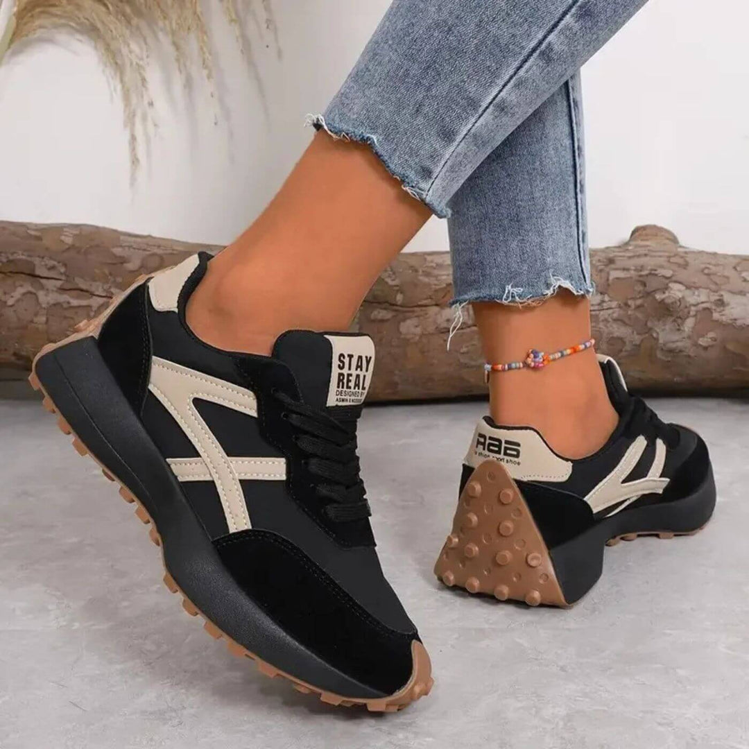 Women's panelled lace-up sneakers with rounded toes and treaded soles