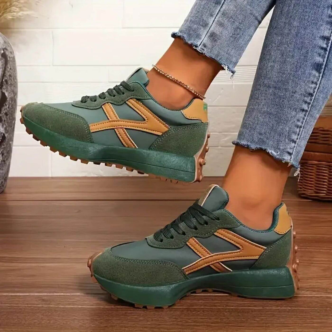 Women's panelled lace-up sneakers with rounded toes and treaded soles