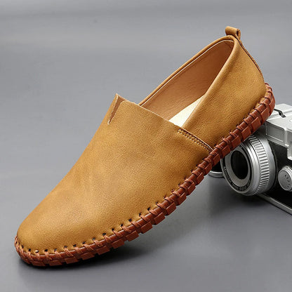 Slip-on loafers with rounded toes, flat soles and contrasting stitched trim