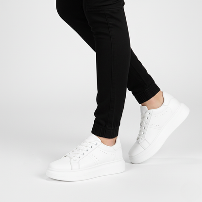 Unisex low-top platform sneakers with lace-up fastening and clean stitched panels