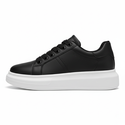 Unisex low-top platform sneakers with lace-up fastening and clean stitched panels