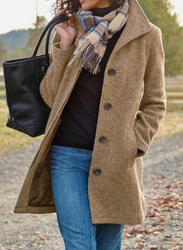 Women's button-front coat with lapel collar, long sleeves and side pockets