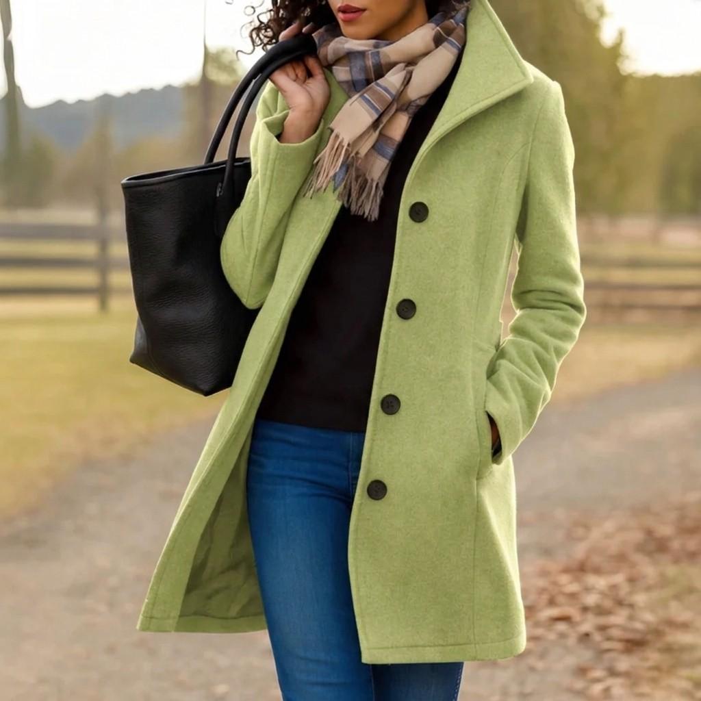 Women's button-front coat with lapel collar, long sleeves and side pockets