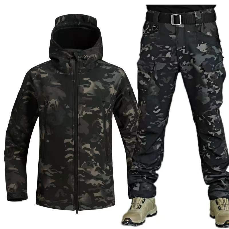 Men's hooded outdoor jacket and cargo trousers set