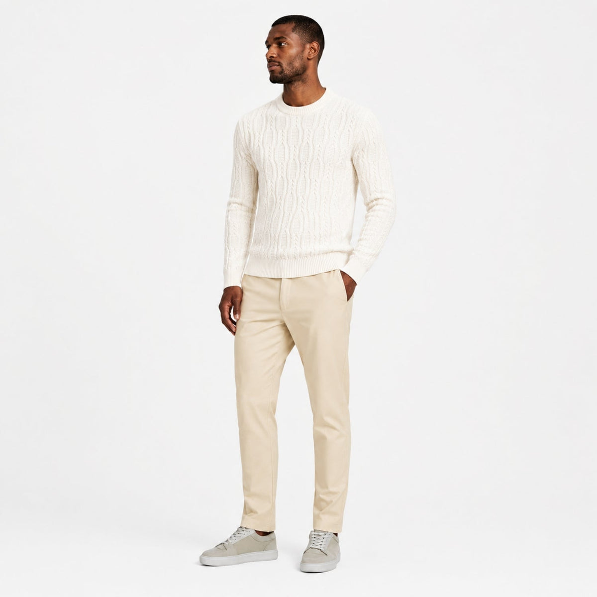 Men's cable knit crew neck sweater with long sleeves