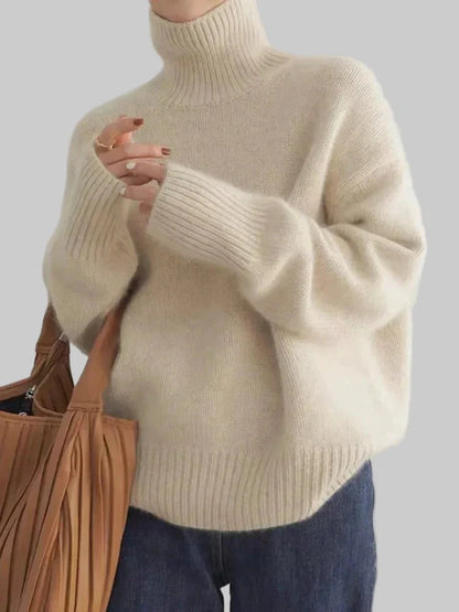 Women's oversized roll neck jumper with long sleeves and ribbed trims