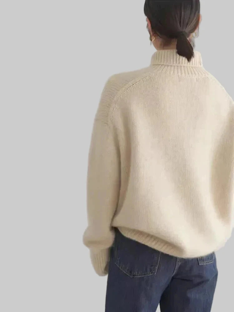 Women's oversized roll neck jumper with long sleeves and ribbed trims