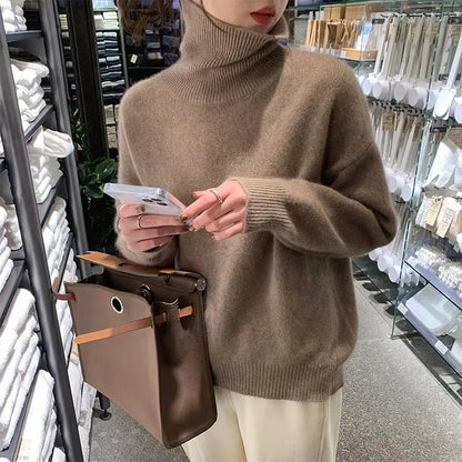 Women's oversized roll neck jumper with long sleeves and ribbed trims