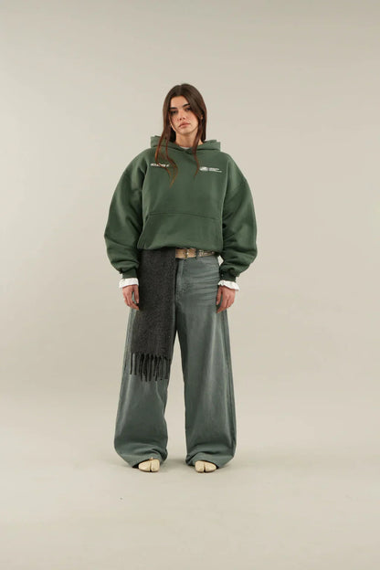 Women's oversized hooded sweatshirt with long sleeves and kangaroo pocket