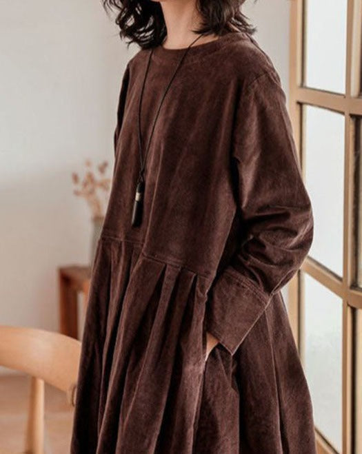 Women's long-sleeved velvet maxi dress with gathered full skirt