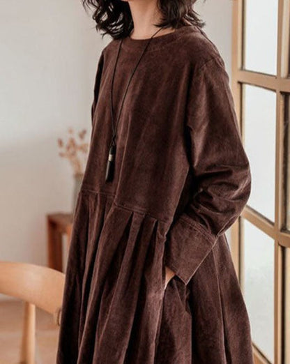 Women's long-sleeved velvet maxi dress with gathered full skirt