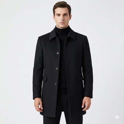 Men's structured overcoat with notched collar, button front and flap pockets