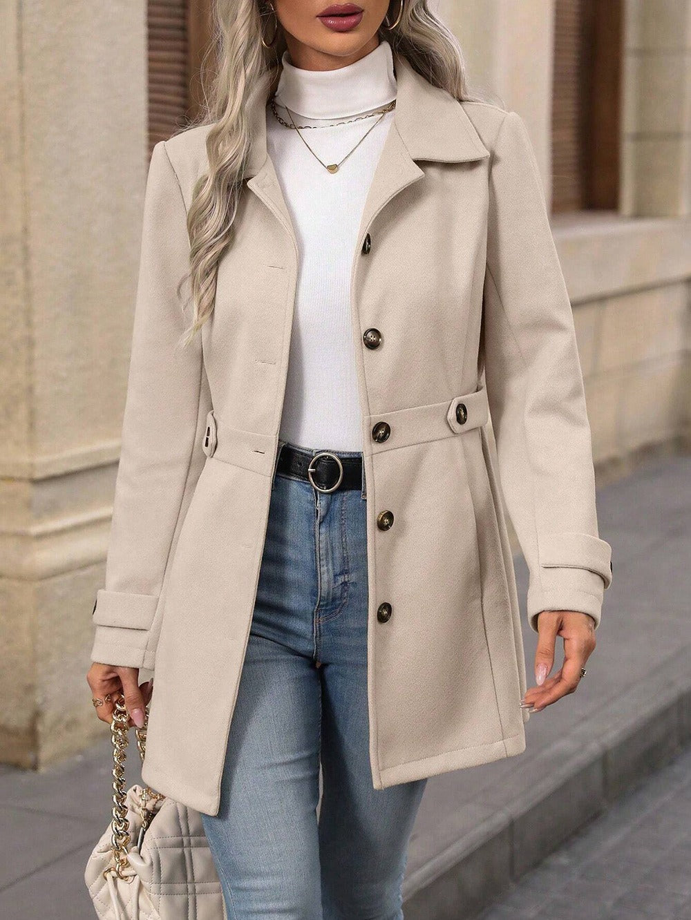 Women's belted trench coat with lapel collar and long sleeves